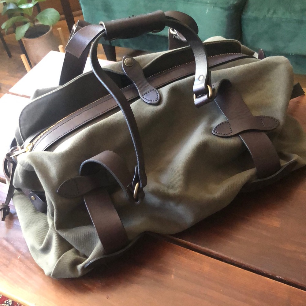 Filson Medium Rugged Twill Duffel in green